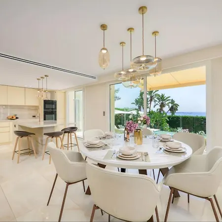 Large House With Pool And Sea View In Vallauris