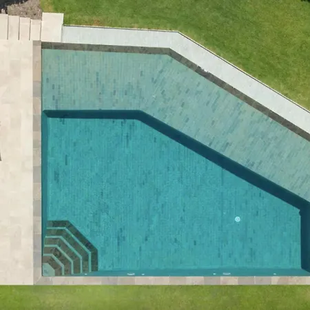 Dom wakacyjny Large House With Pool And Sea View In