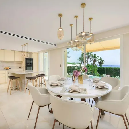 Large House With Pool And Sea View In Vallauris