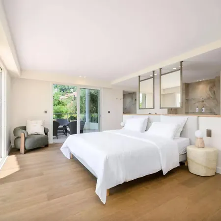 Dom wakacyjny Large House With Pool And Sea View In *