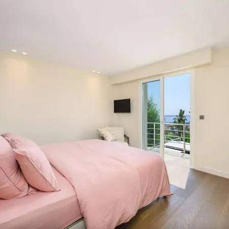 Large House With Pool And Sea View In * Vallauris