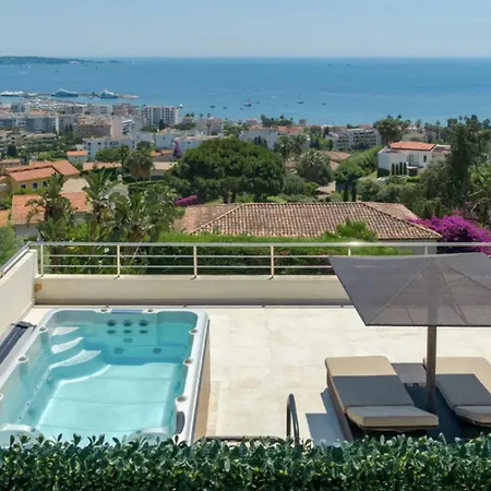 Large House With Pool And Sea View In Dom wakacyjny