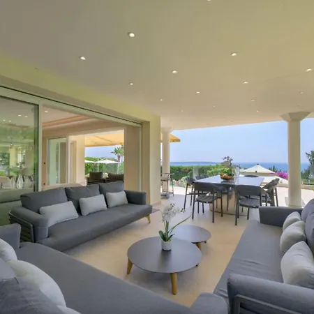 Large House With Pool And Sea View In Vallauris