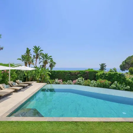 Large House With Pool And Sea View In