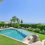 Large House With Pool And Sea View In Сasa de vacaciones