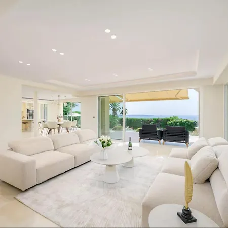 Large House With Pool And Sea View In