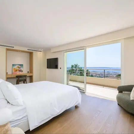 Large House With Pool And Sea View In Vallauris