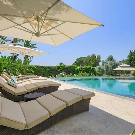 Large House With Pool And Sea View In