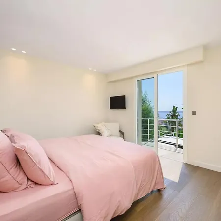 Large House With Pool And Sea View In Vallauris