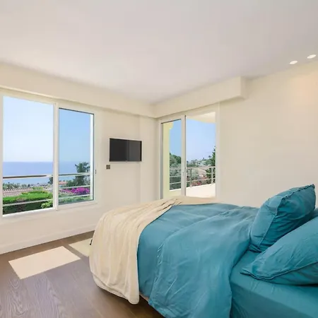 Large House With Pool And Sea View In Ferienhaus Vallauris