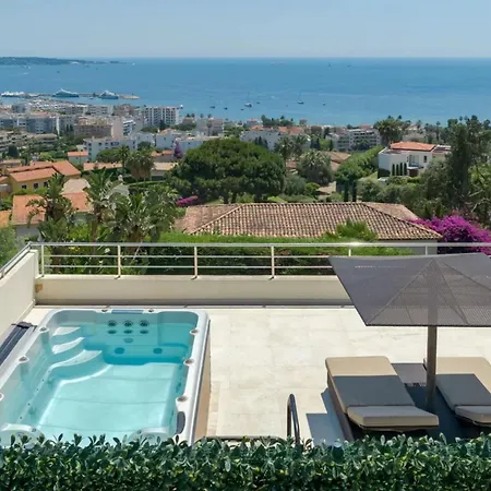 Large House With Pool And Sea View In Ferienhaus Vallauris